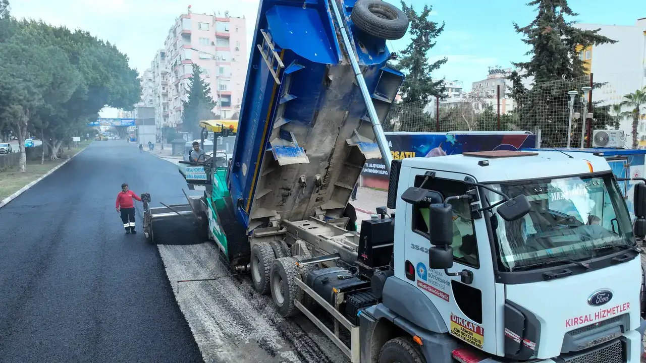 Antalya 100. Yıl Bulvarı'nda Yıllar Sonra Asfalt Yenilendi 4